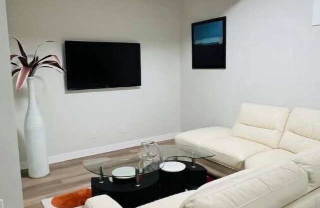 Spacious and beautiful 1 bedroom suite in Calgary