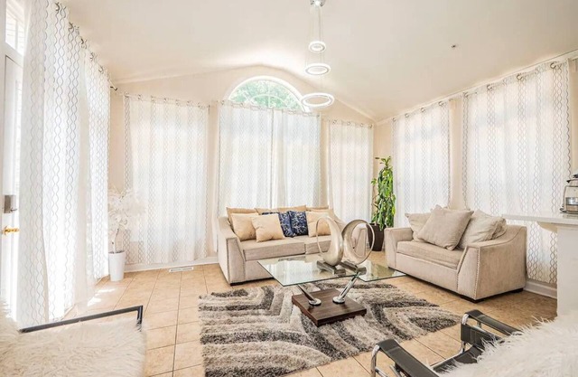 Spacious and Cozy 8 Bedrooms house w/Gym near D.C