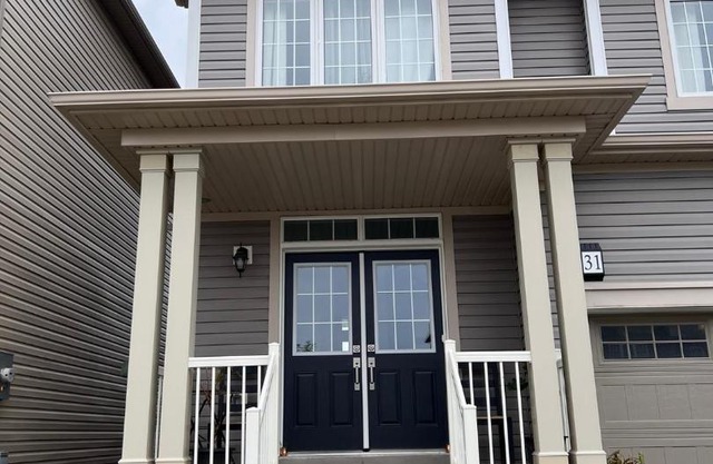 Spacious and Cozy Private Room in a Family Home- 2MIN to highway 15MIN to Niagara Falls& US Border