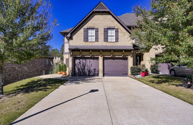 Spacious and Luxurious Townhouse 3B/2.5B in a quiet neighborhood