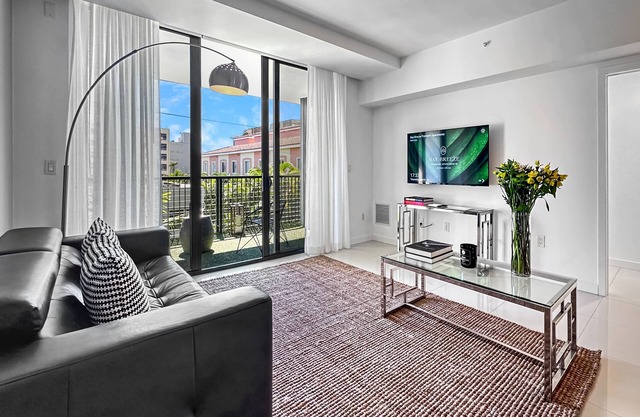 Spacious and Stylish Terrace 1BD Apt | Balcony, Kitchen and Daily Housekeeping