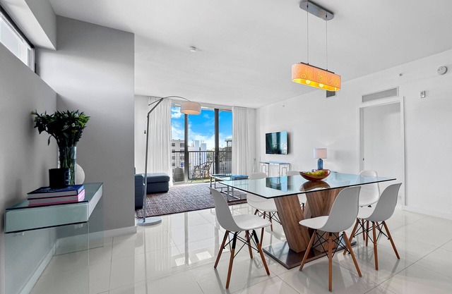 Spacious and Comfortable 2BD Skyline Apt | Balcony, Kitchen and Daily Housekeeping