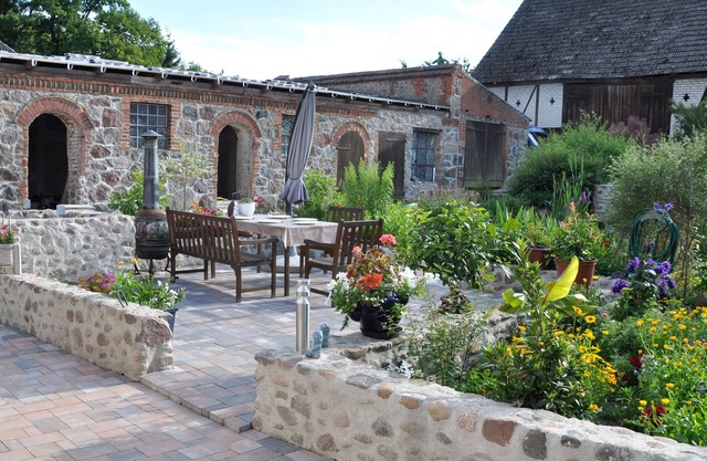 spacious apartment in an old 4-sided courtyard in an absolutely quiet location