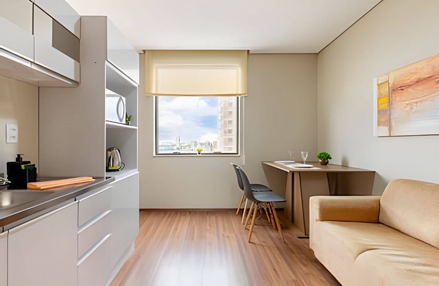 Spacious apartment w/cupboard prime location 1305