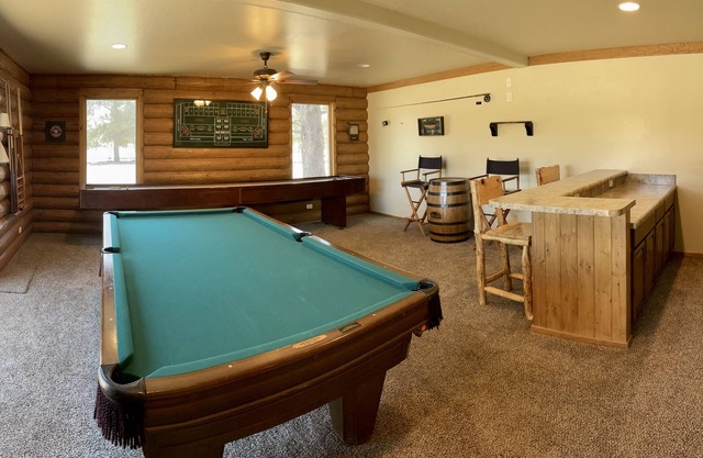 Spacious cabin near Flagstaff & Williams w/views of Snowbowl & National Forest