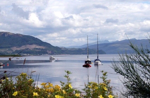 Spacious cottage with stunning views of Loch Fyne