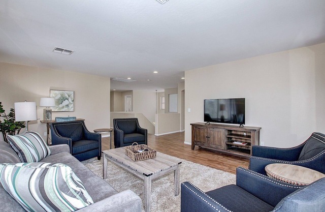 Spacious Family Getaway! 3 King beds! Pool! Legacy Park close!