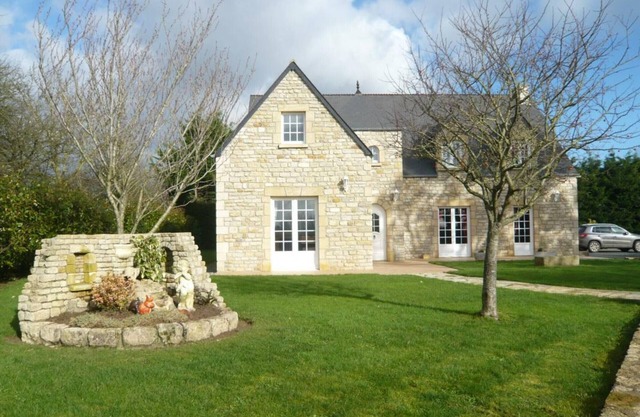 Spacious Family Retreat with Game Room, Garden & Close to D-Day Beaches!
