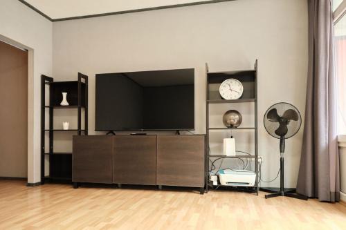 Spacious Flat by the Rhine Ideal for Groups