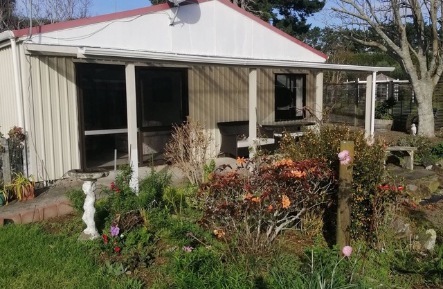 Spacious Garden Cottage w/woodburner