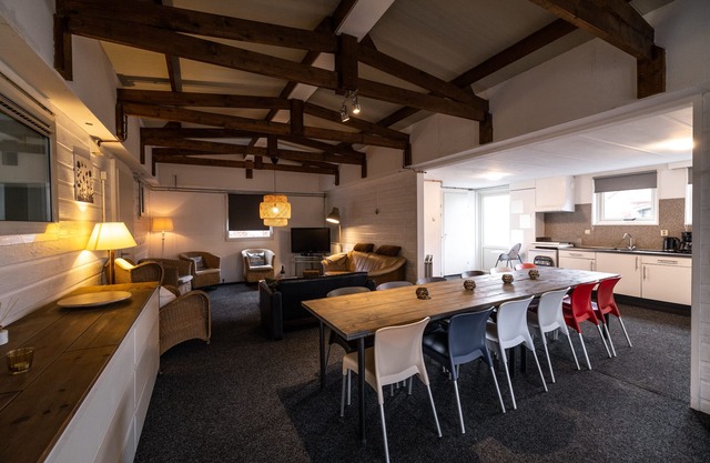Spacious holiday bungalow "Roy" in wooded and quiet area (12 p)