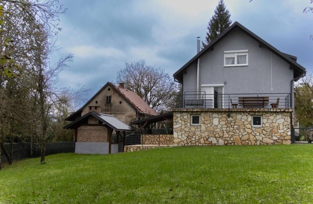 Spacious Holiday Home with Sauna, Jacuzzi & Outdoor BBQ