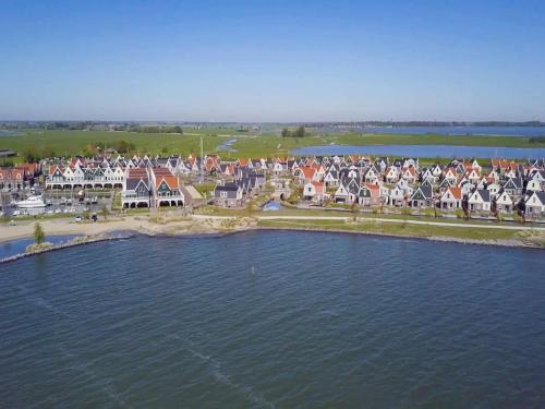 Spacious holiday home near Amsterdam