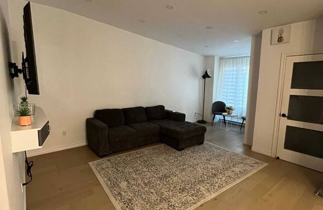 Spacious Home with Private Parking, Close to the Mall, Airport and Highways.