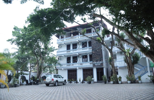 Spacious hotel in welcoming Matara with WiFi, AC