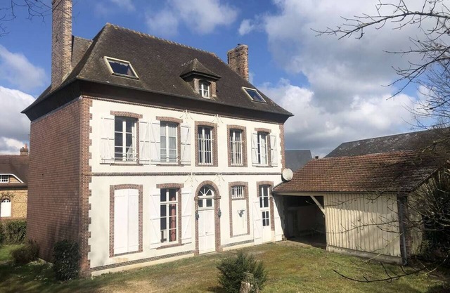 Spacious house, sleeps 16, garden