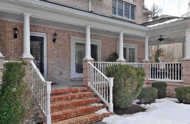 Spacious house w/outdoor pool
