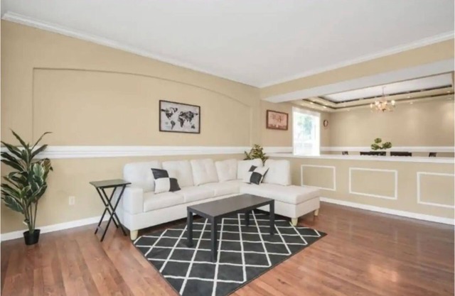 Spacious Houston Home 5 Bedrooms 3.5 Bathrooms 12 beds perfect for large group