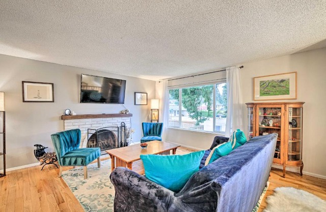 Spacious Kent Getaway with Yard, Deck and Grill!