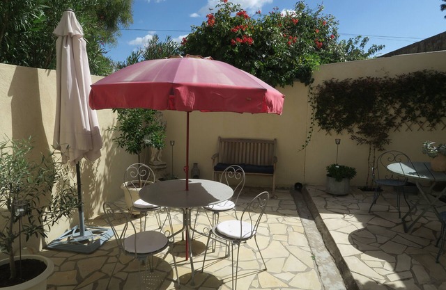 Spacious living in sunny Midi near the sea and mountains