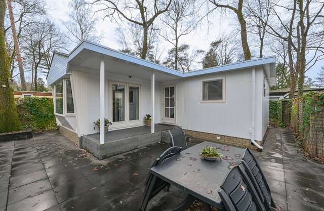 Spacious luxury 4 person Chalet in the middle of the Veluwe