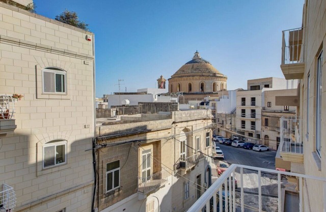 Spacious Mosta 3BR Apartment with Private Balcony