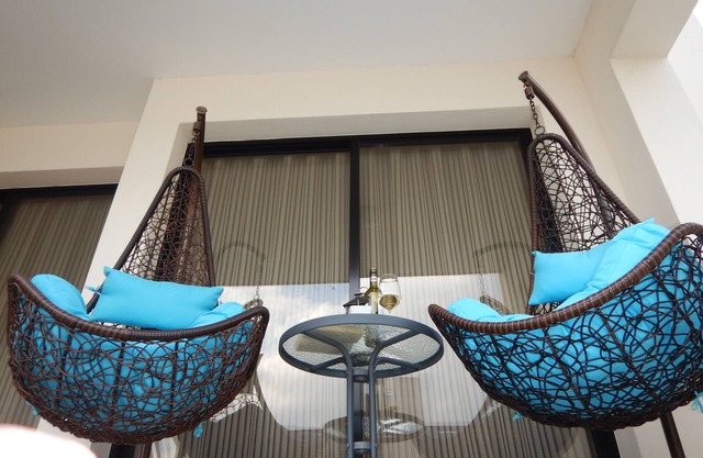 Spacious, newly furnished two bedroom apartment, 200 meters from the beach.