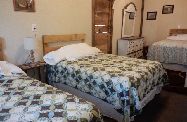 Spacious Norfork Lake View Bunkhouse, Resort Amenities, Family/Fishermen/Pets