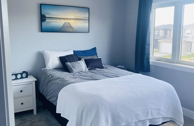 Spacious private room in new home