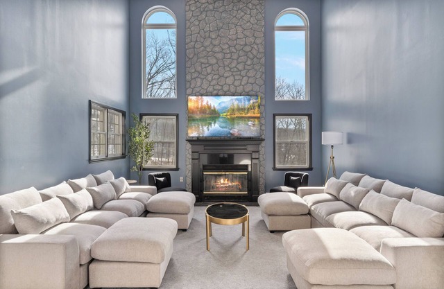 Spacious Retreat w/Pool, Hot Tub & Game Room