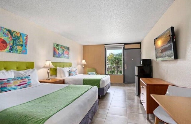 Spacious Room with 2 DBL Beds A Short Ride to Theme Parks
