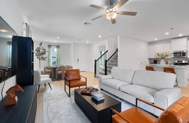 Spacious SE Austin Retreat - Near F1, Tesla, COTA, ABIA - Perfect for Groups