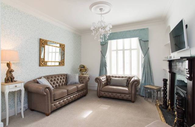 Spacious Seaside Family Cottage with Entertainment Centre