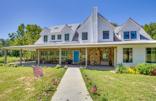 Spacious & Secluded Shook Home w/Private Hot Tub!