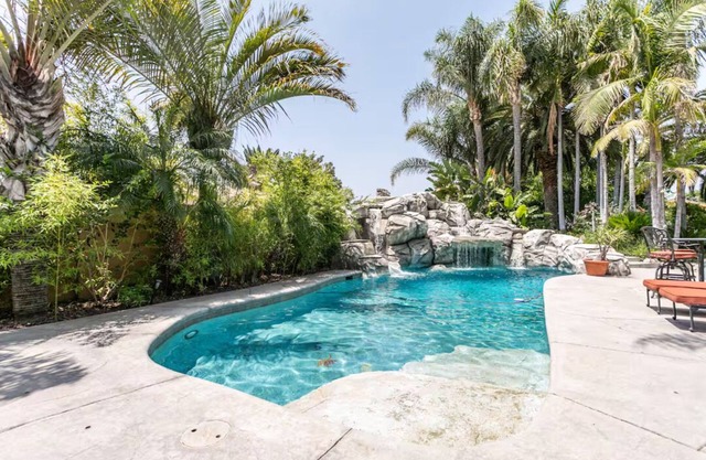 Spacious SoCal Retreat +Pool/Spa Backyard Paradise