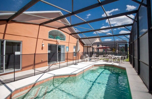 Spacious Stay Near Disney, Game Room, Private Pool
