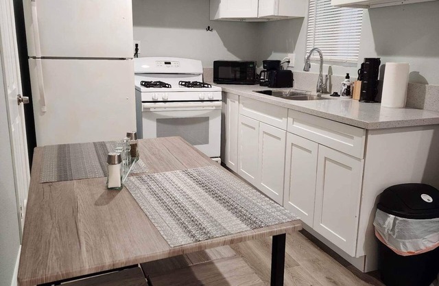 Spacious studio nearby Disneyland