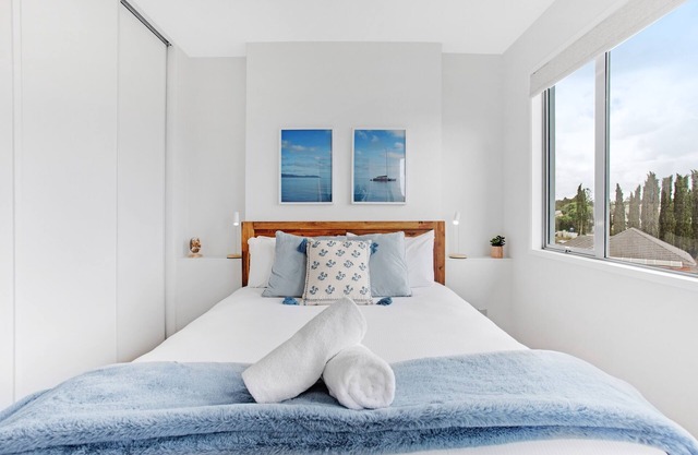 Spacious Stylish 2BR Carpark Pool Aircon