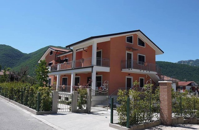Spacious & Stylish apartment- sleeps 6- WIFI