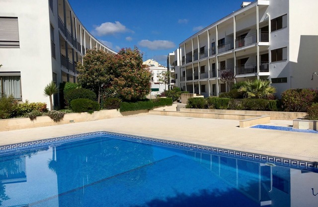 Spacious, Stylish, Relaxing Apartment with Pool, Tavira Centre