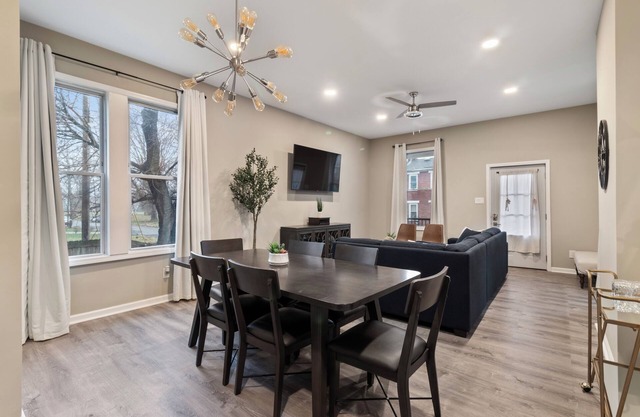 Spacious three bedroom ten min from downtown!