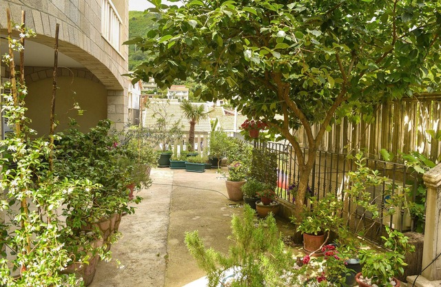 Spacious Two Bedroom Apartment in quiet area 6min from the center