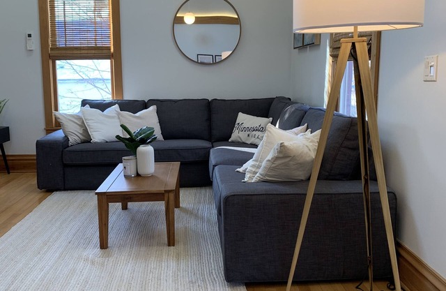 Spacious uptown/downtown MSP apartment