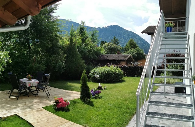 Spacious vacation apartment close to nature