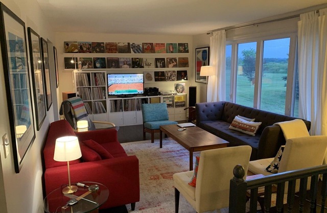 Spacious Vacation Home minutes from Wellington, walking distance to wineries.