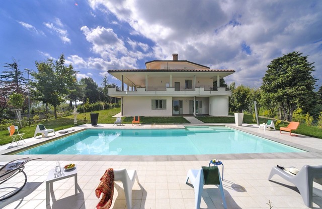 Spacious Villa with Pool