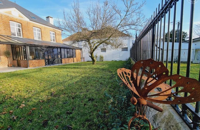 Spacious Village Manor for 11 w/Garden, Near Lille & Dunkirk