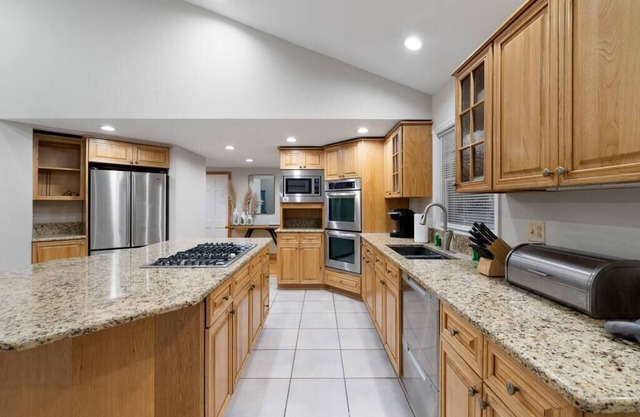 Spacious w/ Huge Yard, Pool, Fire Pit and Billiards