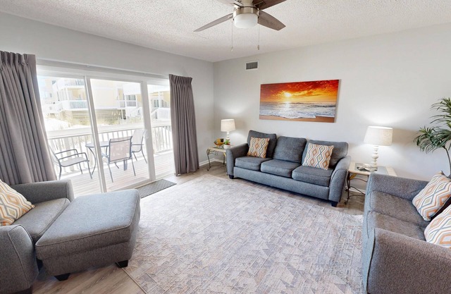 SPC 1149 - Dog Friendly Gulf Front 2 BR with Free Seasonal Bch Service for 2