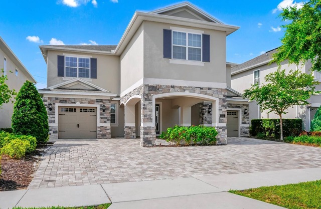 Spectacular Home near Disney with Private Pool, Movie Theater and Pool Table with Waterpark &.